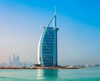 Míssil iraniano atinge o Burj Al Arab, único hotel 7 estrelas do mundo