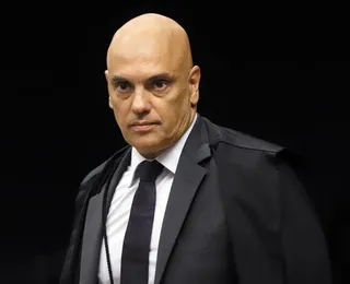 Moraes autoriza Carlos e Jair Renan a visitarem Bolsonaro