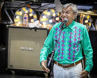 "No violão": Otto Alencar blinda Caetano Veloso em sabatina no Senado