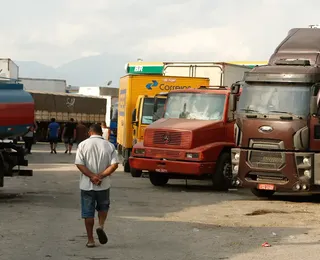 Caminhoneiros fazem manifestação contra a alta dos combustíveis em Salvador