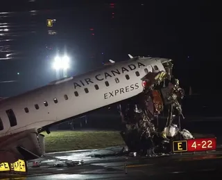 Batida entre avião e caminhão causa mortes de piloto e copiloto