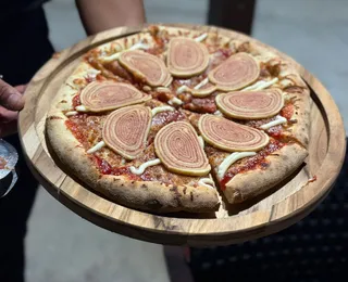 Pizza de bolo de rolo, resort gigante e mais: o que fazer em Porto de Galinhas