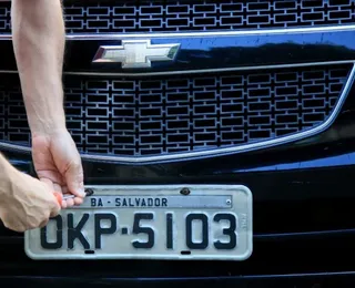 Placas de veículos podem voltar a ter nomes de cidades e estados