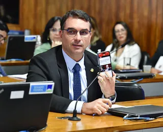 Presidenciáveis atacam relação de Flávio Bolsonaro e Banco Master