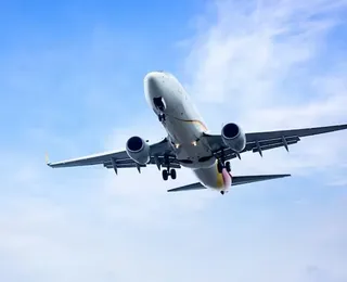 Mulher é retirada de avião após orar em voz alta antes da decolagem