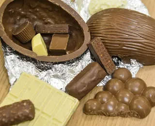 Exagerou no chocolate da Páscoa? Descubra o efeito na sua pele