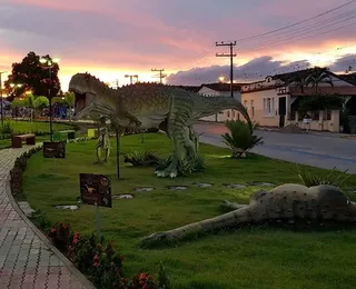 Santa Inês, a cidade que adotou os dinossauros e se deu muito bem