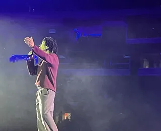 Sem cortes e cheio de hits: veja como será o show de 50 anos de Djavan em Salvador