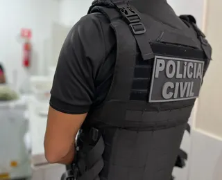 Mulher vai em delegacia recuperar dinheiro e é presa por associação criminosa