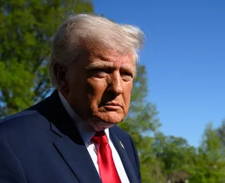 Trump avança e anuncia bloqueio total do Estreito de Ormuz