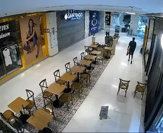 Vídeo mostra ação de quadrilha que invadiu joalheria pelo teto em Salvador