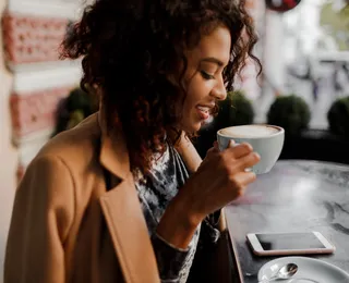 Você está tomando café do jeito certo? Especialista explica cuidados no consumo