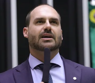 “Não é caro”, diz Eduardo sobre investimento em filme de Bolsonaro