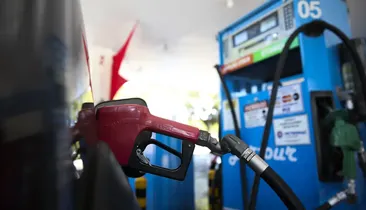 Gasolina terá R$ 0,44 de subsídio por mais 30 dias