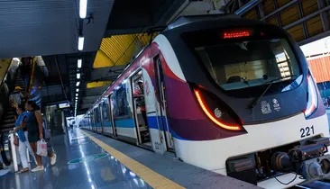 Adolescente de 15 anos denuncia abuso sexual por três homens no metrô da Lapa