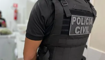Mulher vai em delegacia recuperar dinheiro e é presa por associação criminosa