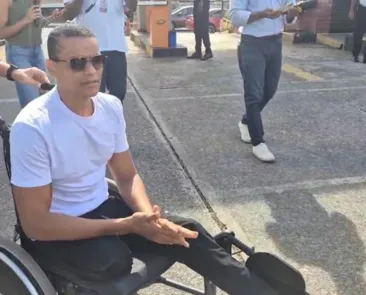 Atleta amputado reencontra empresário em audiência em Salvador