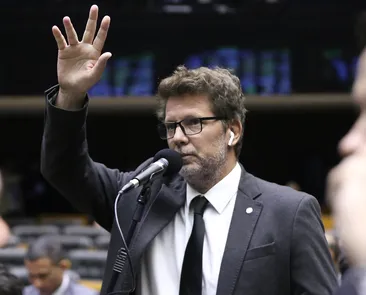 Ex-assessora de Mario Frias relata suposta “rachadinha” em gabinete