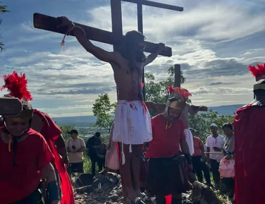 Atores amadores mantêm viva tradição da Paixão de Cristo em Barreiras - Imagem