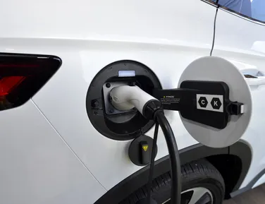 Bahia pode liberar recarga de carros elétricos em condomínios em breve - Imagem
