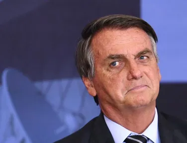 Bolsonaro solto? Defesa entra com pedido de revisão da sentença - Imagem
