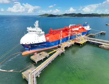 Brilliant Future: navio gigante reforça logística e abastecimento de etano na Bahia - Imagem