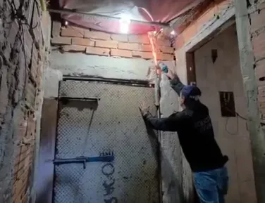 “Bunker” do CV, com porta de 350 kg é estourado pela polícia - Imagem