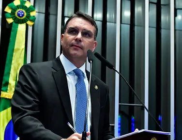 Rui Costa e Jerônimo criticam homenagem a Flávio Bolsonaro na Câmara de Salvador - Imagem