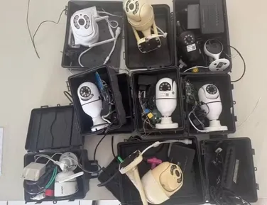 Câmeras clandestinas usadas pelo tráfico são apreendidas em Salvador - Imagem