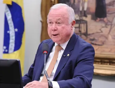 CCJ da Câmara vota fim da escala 6x1; veja o que pode mudar - Imagem