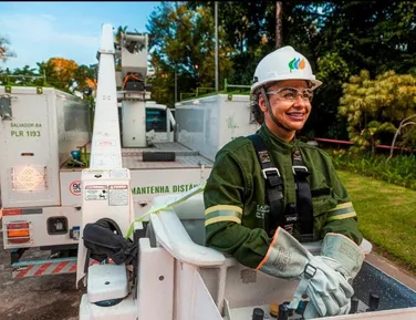 Coelba prorroga inscrições de curso gratuito para mulheres eletricista - Imagem
