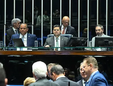 Congresso não tem data para votar veto ao PL que reduz pena de Bolsonaro - Imagem