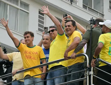 Contatos de Nikolas e Flávio Bolsonaro são encontrados no celular de Vorcaro - Imagem