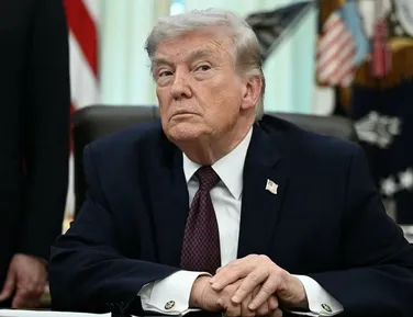 Donald Trump é retirado às pressas de jantar na Casa Branca após tiros - Imagem