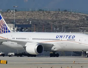 Empresa aérea pretende banir passageiros que não usarem fones de ouvido - Imagem