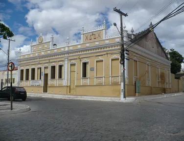 Empresa ligada a servidora é acusada de receber pagamentos de prefeitura baiana - Imagem