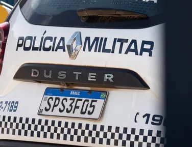 Homem joga bebê de seis meses no chão, agredide mulher e tenta atropelá-la - Imagem