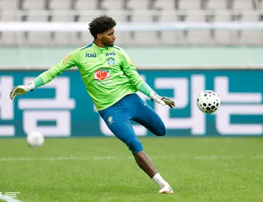 Hugo Souza é convocado para Seleção Brasileira após lesão de Alisson - Imagem