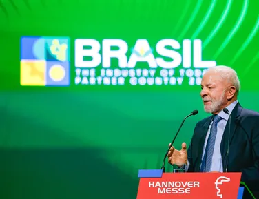 Lula chama guerra com Irã de “maluquice” em discurso na Alemanha - Imagem