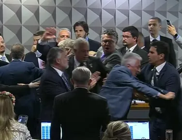 Lulinha tem sigilo quebrado e sessão da CPMI do INSS termina em briga - Imagem