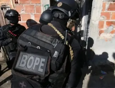 Mãe e filho cadeirante são feitos reféns por homem armado no Nordeste de Amaralina - Imagem