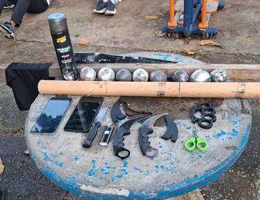 Mais de 70 membros da Bamor são detidos com bombas, facas e porretes - Imagem