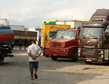 Caminhoneiros fazem manifestação contra a alta dos combustíveis em Salvador - Imagem