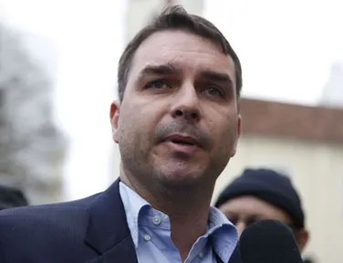 Flávio Bolsonaro pede união e racionalidade após conflito no PL - Imagem