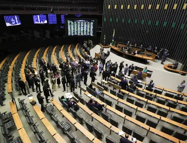 Reajuste de 9% para servidores do Congresso começa a valer após polêmica - Imagem
