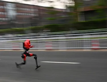 Robô corre meia-maratona 6 minutos mais rápido que recorde humano - Imagem