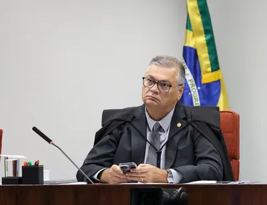 STF julga suspensão de supersalários no serviço público - Imagem