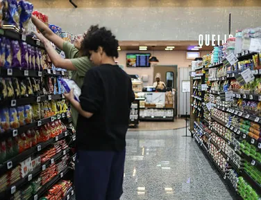 Supermercados em 2026: mudança na jornada de trabalho pode afetar o preços - Imagem