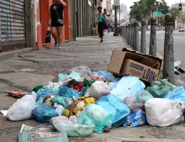 Vai doer no bolso: jogar lixo na rua pode render multa de R$ 160 mil - Imagem