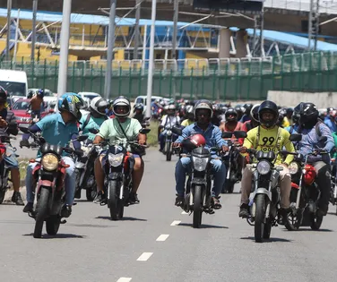 Adicional de 30% para motoboys vira lei; preço do delivery vai subir? - Imagem